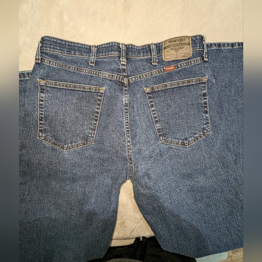 Men's Wrangler Jeans - Picture 3 of 4